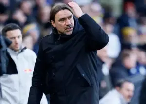 جنجال لیگ برتر: حمله به سرمربی لیدز وسط بازی!