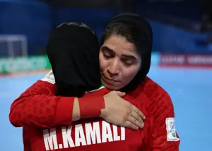 اشک‌های مهسا، صحبت‌های گزارشگر و آغوش الهام!