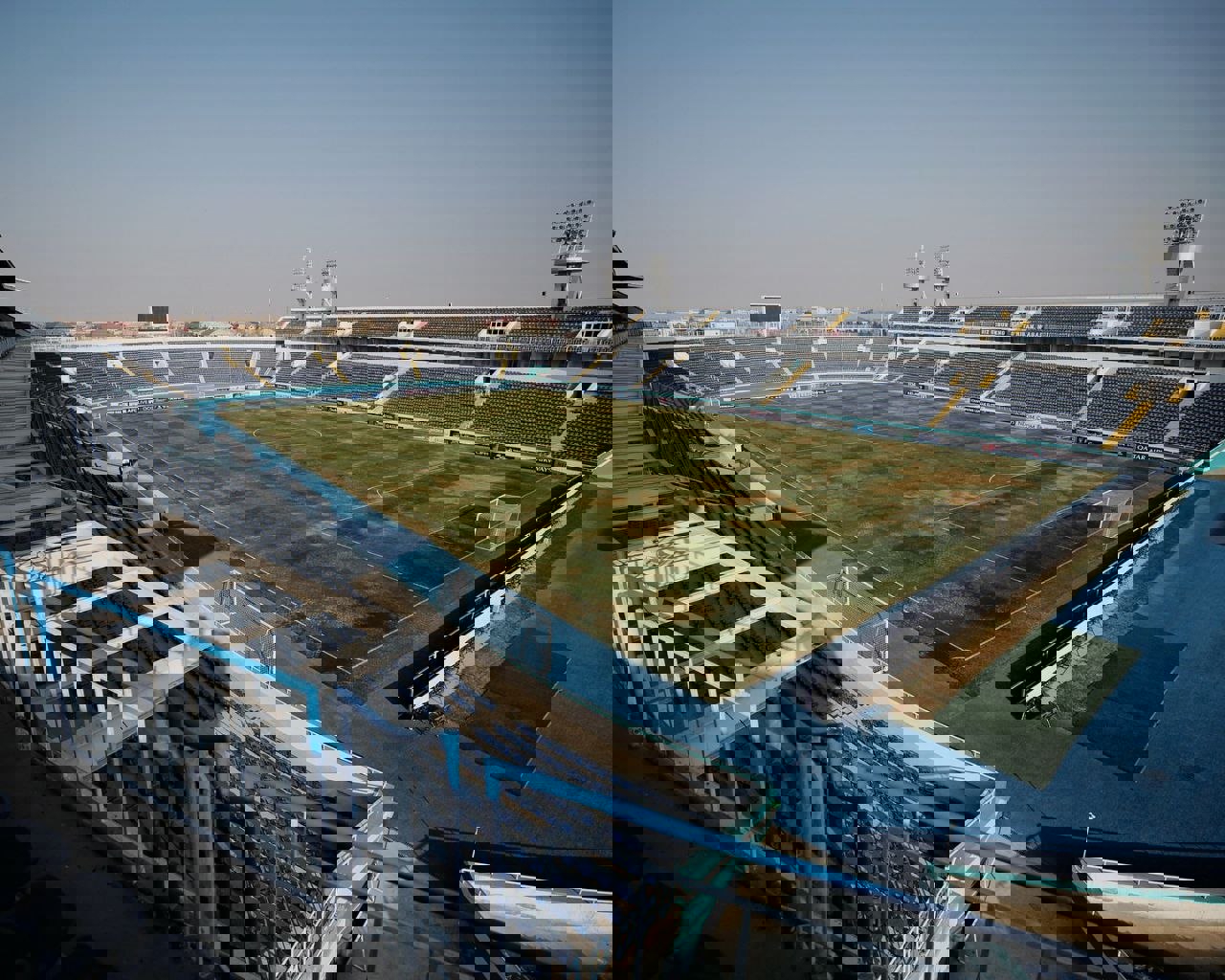 عکس | چمن این ورزشگاه از تختی هم بدتر است! 3