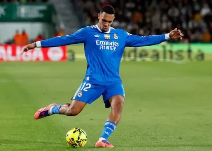 به آرنولد در رئال مشکوک شده‌اند