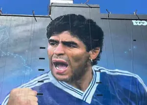 تاجر ایرانی-سوئدی مارادونا را بازاریابی می‌کند!