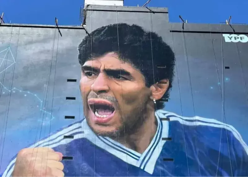 تاجر ایرانی-سوئدی مارادونا را بازاریابی می‌کند!