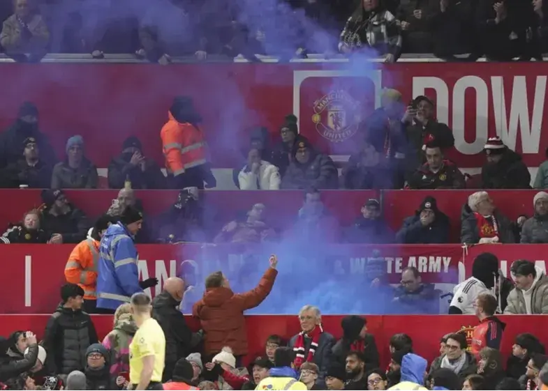 لحظه وحشت: شوک هولیگان‌های اورتون به اولدترافورد