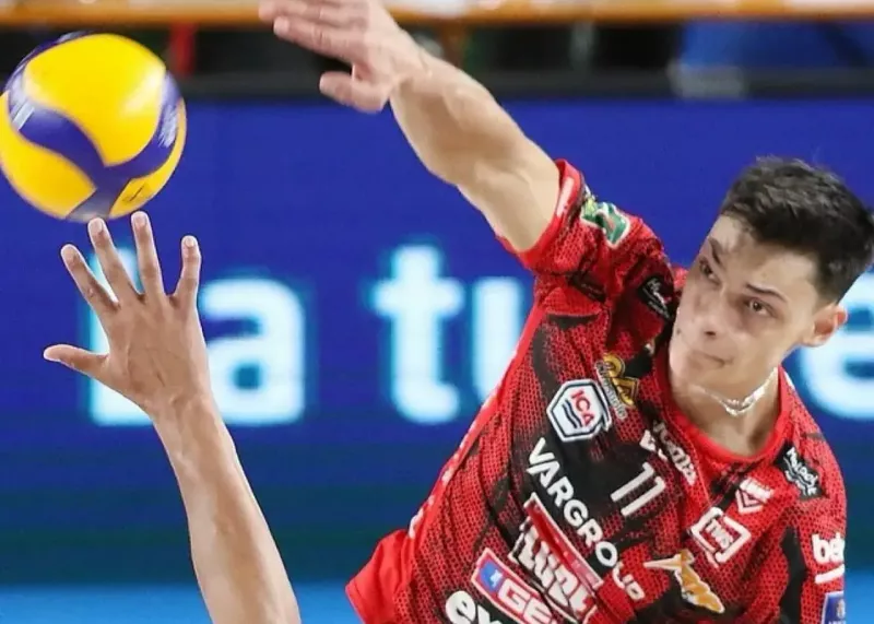 پوریا حسینخانزاده همتیمی آمادهترین بازیکن دنیا