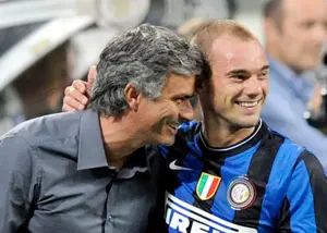 بوسه آقای خاص به کله پسر طلایی هلند (عکس)