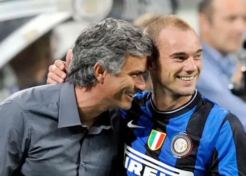 بوسه آقای خاص به کله پسر طلایی هلند (عکس)