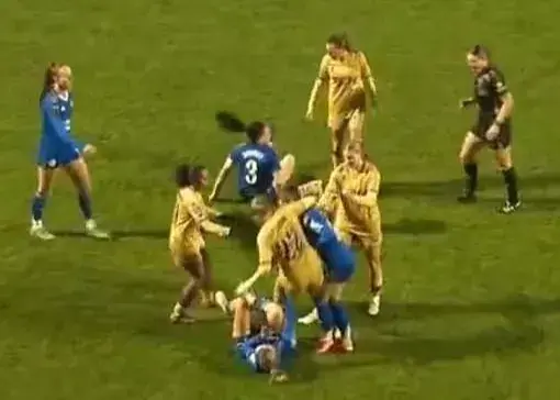 کشتی کج در فوتبال زنان