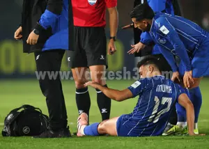 منیر به جای بیمارستان از رختکن بیرون آمد!