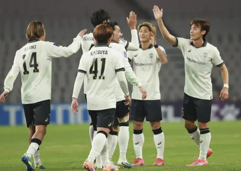 تاجگذاری حیثیتی قهرمان ژاپن در چین