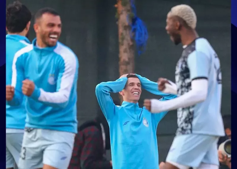 ترکیب احتمالی استقلال با ابهام درباره یک پست