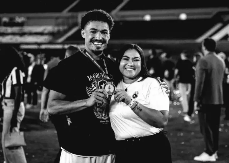 بازیکن الوصل در روز بازی با استقلال عزادار شد