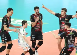 دو ایرانی در سریآ یکدیگر را تهدید میکنند!