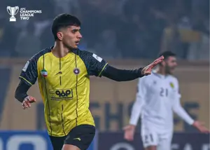 گلزن سپاهان به باشگاه صدتایی‌ها رفت