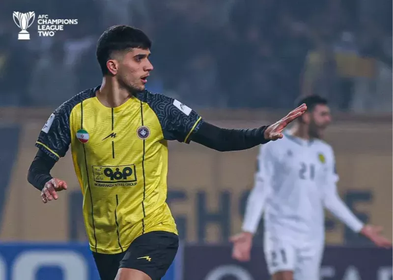 گلزن سپاهان به باشگاه صدتایی‌ها رفت