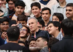 سلفی خاطرهانگیز یحیی با دانشآموزان اهوازی