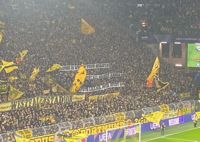 بنرهای توهین‌آمیز دورتموند علیه فوتبال اسپانیا