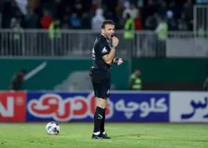 وحید کاظمی پس از بازی جنجالی سوت می‌زند