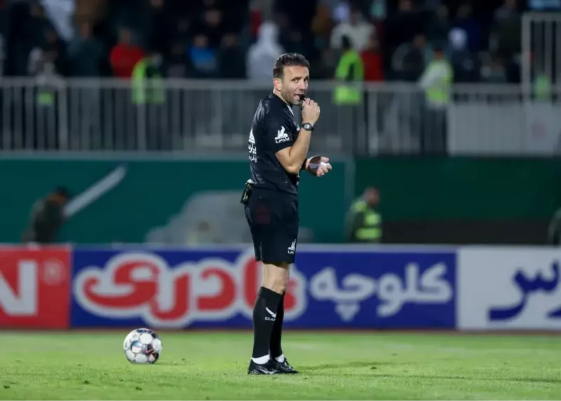 وحید کاظمی پس از بازی جنجالی سوت می‌زند