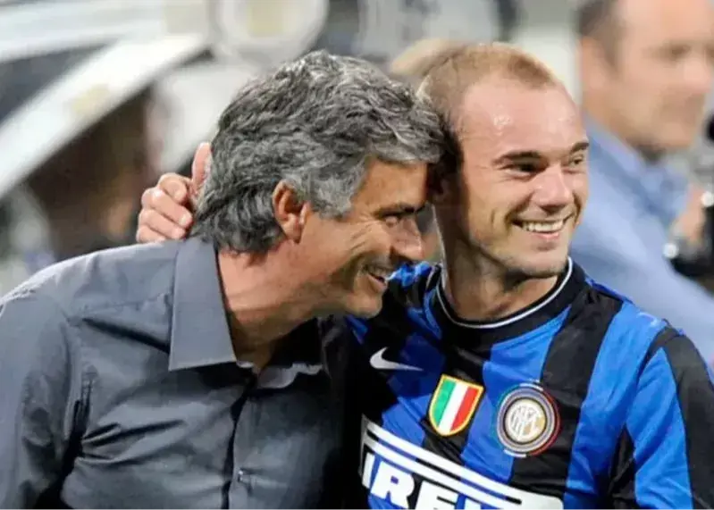 مورینیو توضیح داد: علت بوسیدن کله اسنایدر چه بود