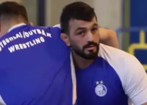 بازگشت یزدانی با دوبنده آبی به تشک کشتی!