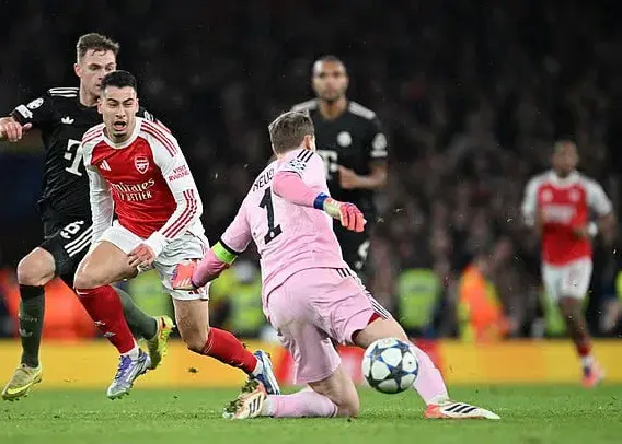 تمسخر گسترده نویر: دیگر بس کن، پیرمرد!