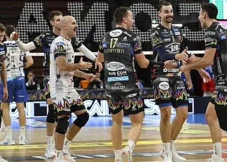 پرستاره‌‌ترین تیم دنیا فورا از بحران خارج شد 