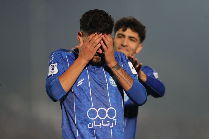 ستاره جوان استقلال به یاد شهدای مدرسه میناب