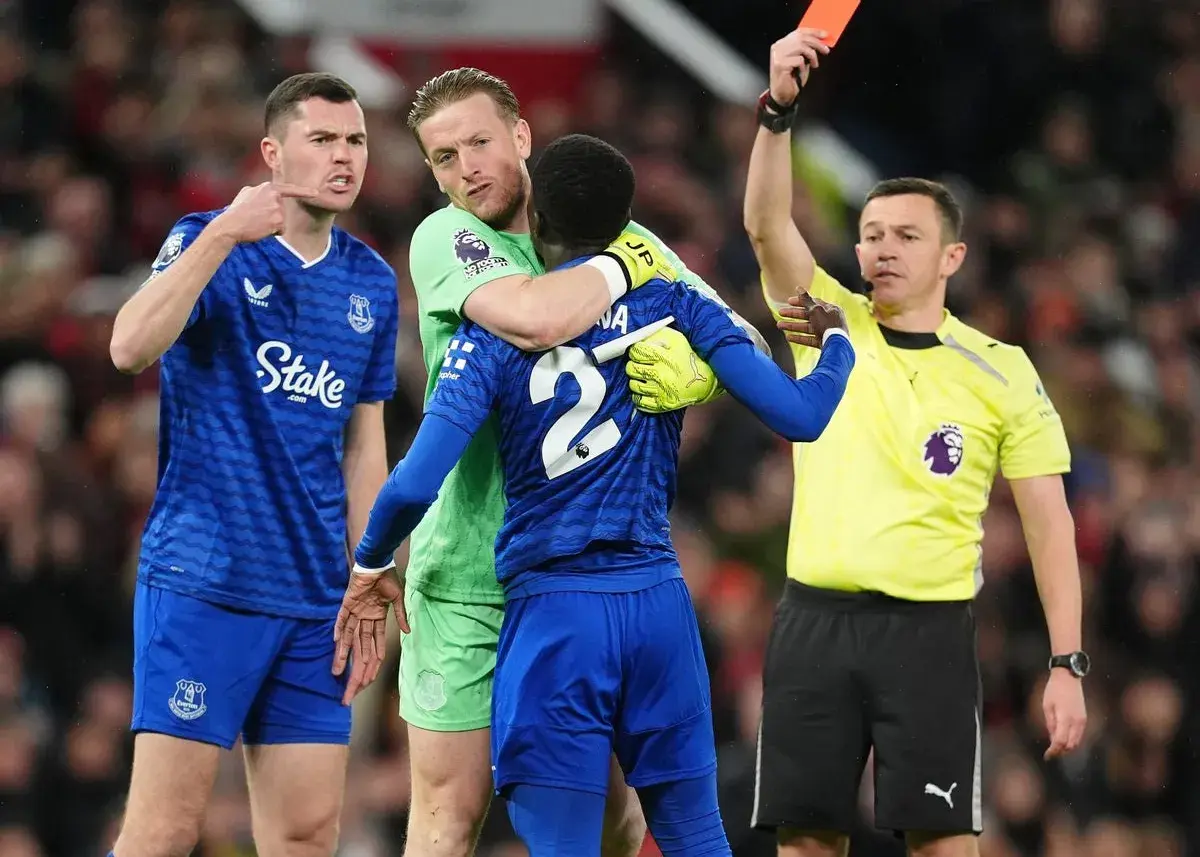 به هم‌تیمی سیلی بزنی، مجازات می‌شوی/ کارت قرمز جنجالی بخشیده نشد