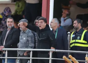 خشم شدید سرمربی شمس‌آذر و ادعای پنالتی!