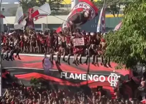 وحشت بازیکنان از بدرقه هواداران افراطی! (عکس)