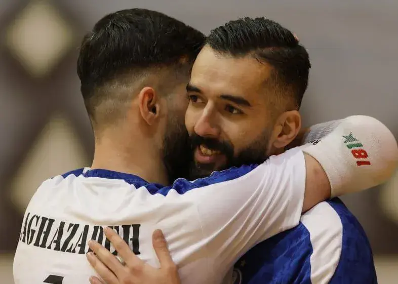 پنج گل آبی‌ها مقابل تیم قعرنشین:/ استقلال با صدرنشینی به نیم فصل رفت