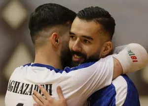 استقلال با صدرنشینی به نیم فصل رفت