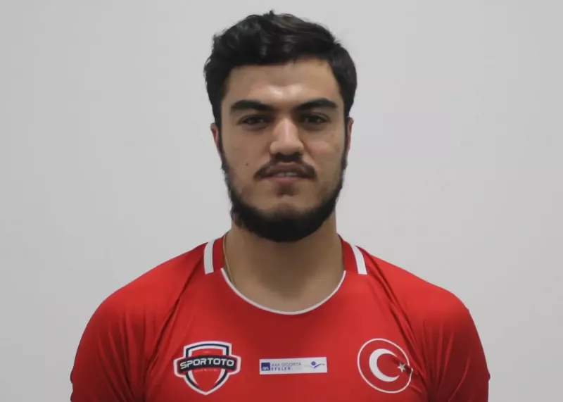 استانبول مات و مبهوت از فرم کاپیتان ایران