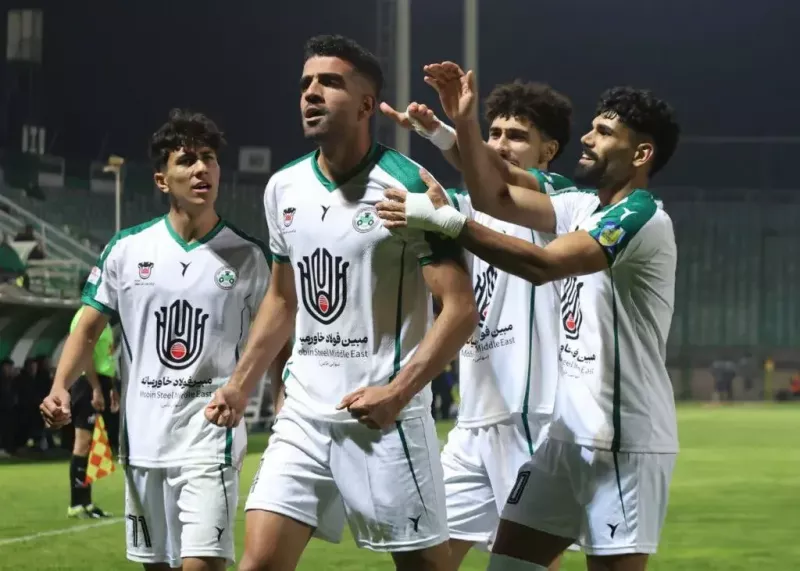 گزارشگر اصفهان، شاکی از کمبود بازیکن در ذوبآهن!