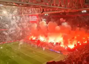 هلند به آتش کشیده شد: توقف بازی در آمستردام