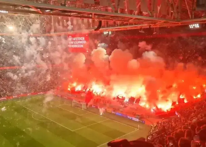 هلند به آتش کشیده شد: توقف بازی در آمستردام