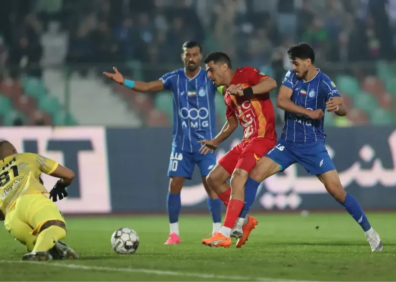 مدافع تیم ملی و اهدای گل به استقلالیها!