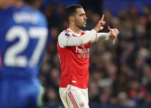 خدا را شکر که مفصل‌هایم نرم است!