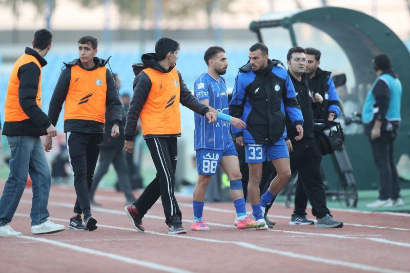 هافبک استقلال همچنان در اتاق فیزیوتراپی