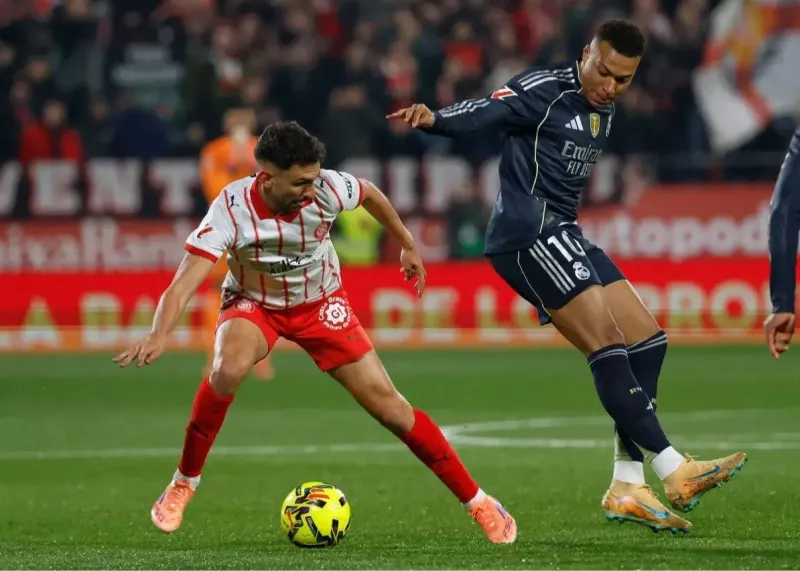 جنجالی‌ترین صحنه نیمه اول بازی رئال (عکس)