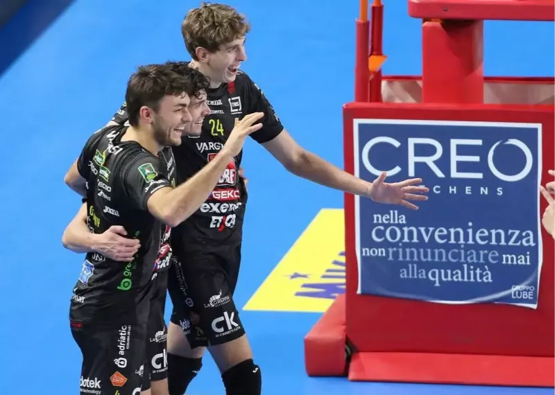 رقیب مستقیم ستاره والیبال ایران گل کاشت!