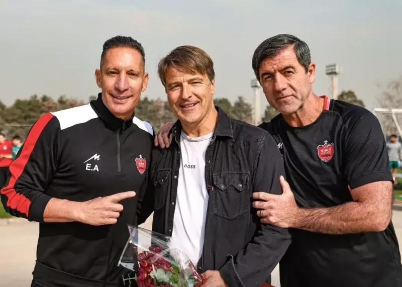 دسته‌گل سرخ برای بدرقه مربی آلمانی پرسپولیس