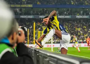 شادی گل زشت دوران، گالاتاسرای را به هم ریخت