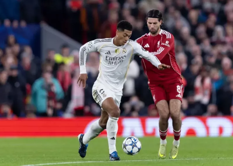 آستین بلند دوباره در فوتبال مد شد! (عکس)