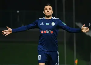 ستاره مطرح ازبکی کفش طلا دریافت کرد