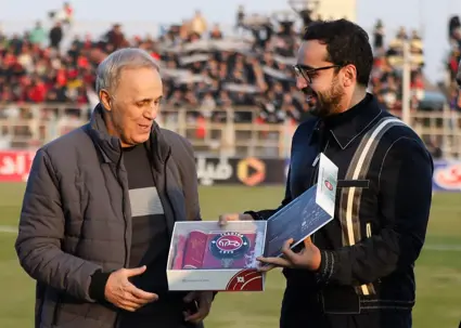 زنوزی و تجلیل از یک چادرملویی مطرح (عکس)