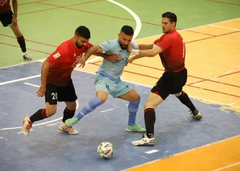 خبری از برد نیست: سالنیبازانی که در زمین راه میروند!