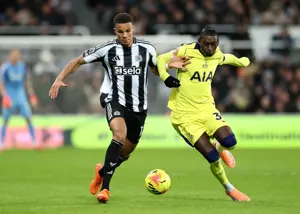 فرار اسپرز از شکست با قیچی برگردان شگفت‌انگیز!