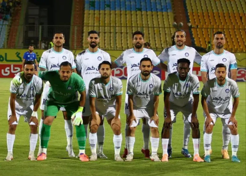 پوستر متفاوت گلگهر پیش از تقابل با پیکان