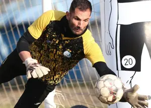 دستکشهای سفارشی آدان برای دربی رسید